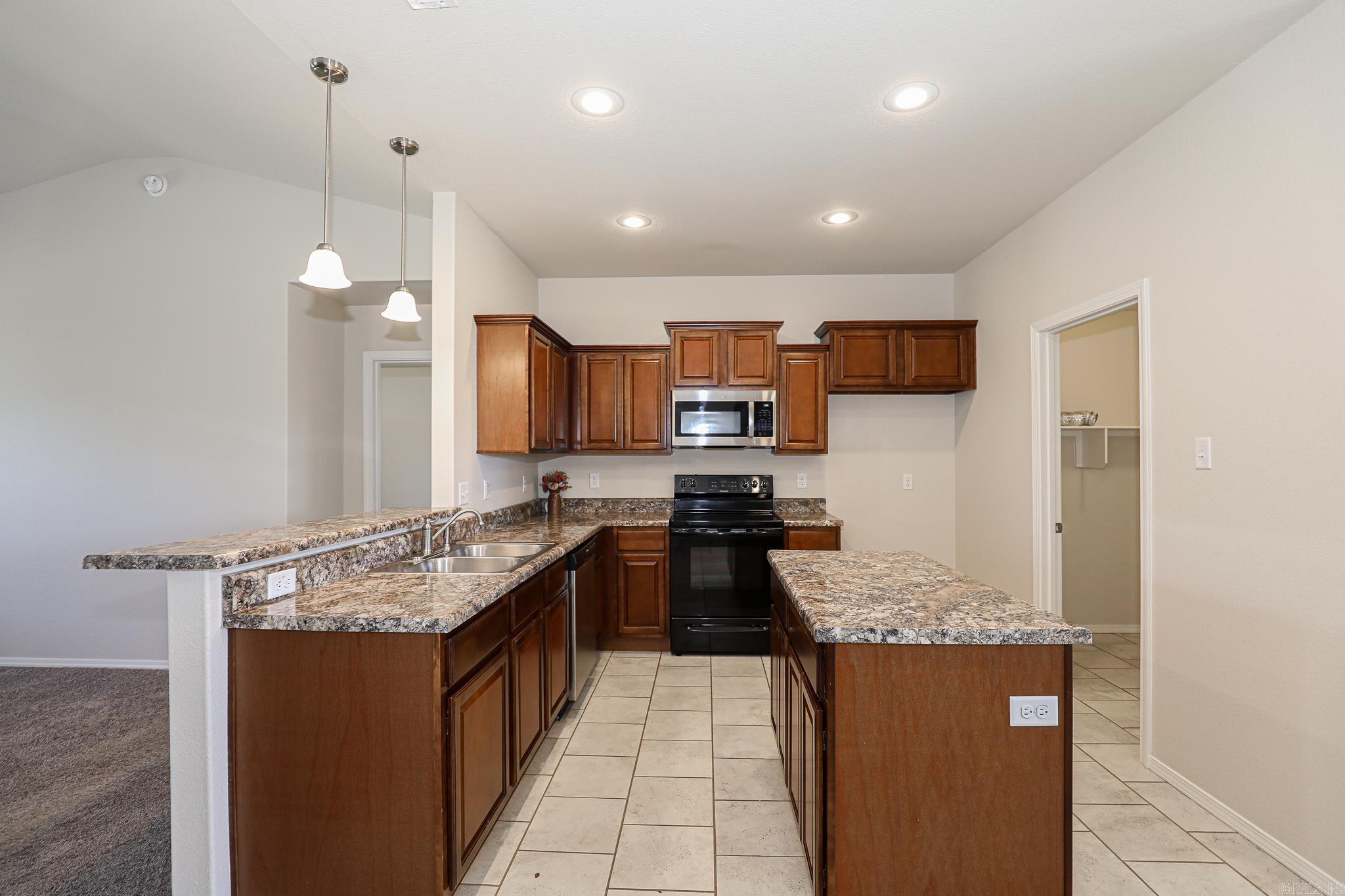 BENJAMIN GROVE - Residential