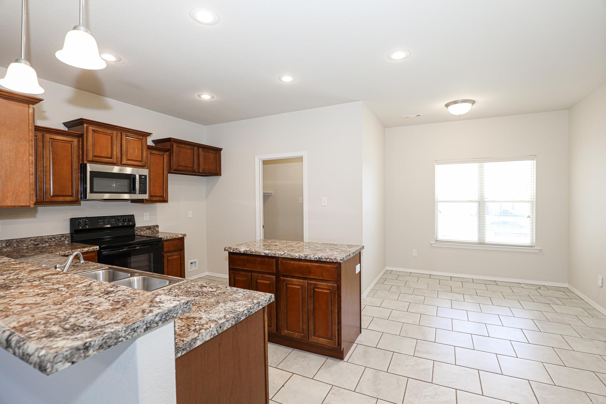 BENJAMIN GROVE - Residential