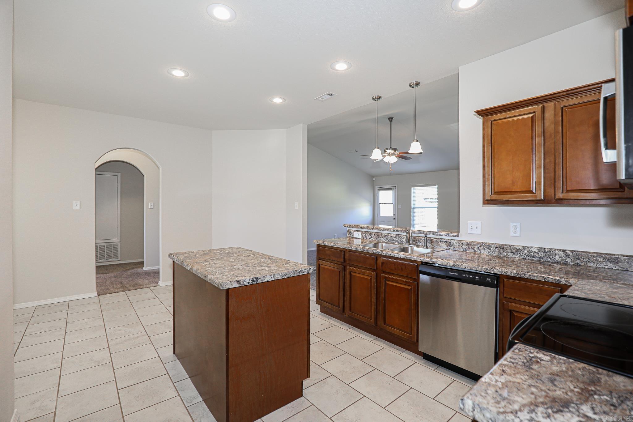 BENJAMIN GROVE - Residential