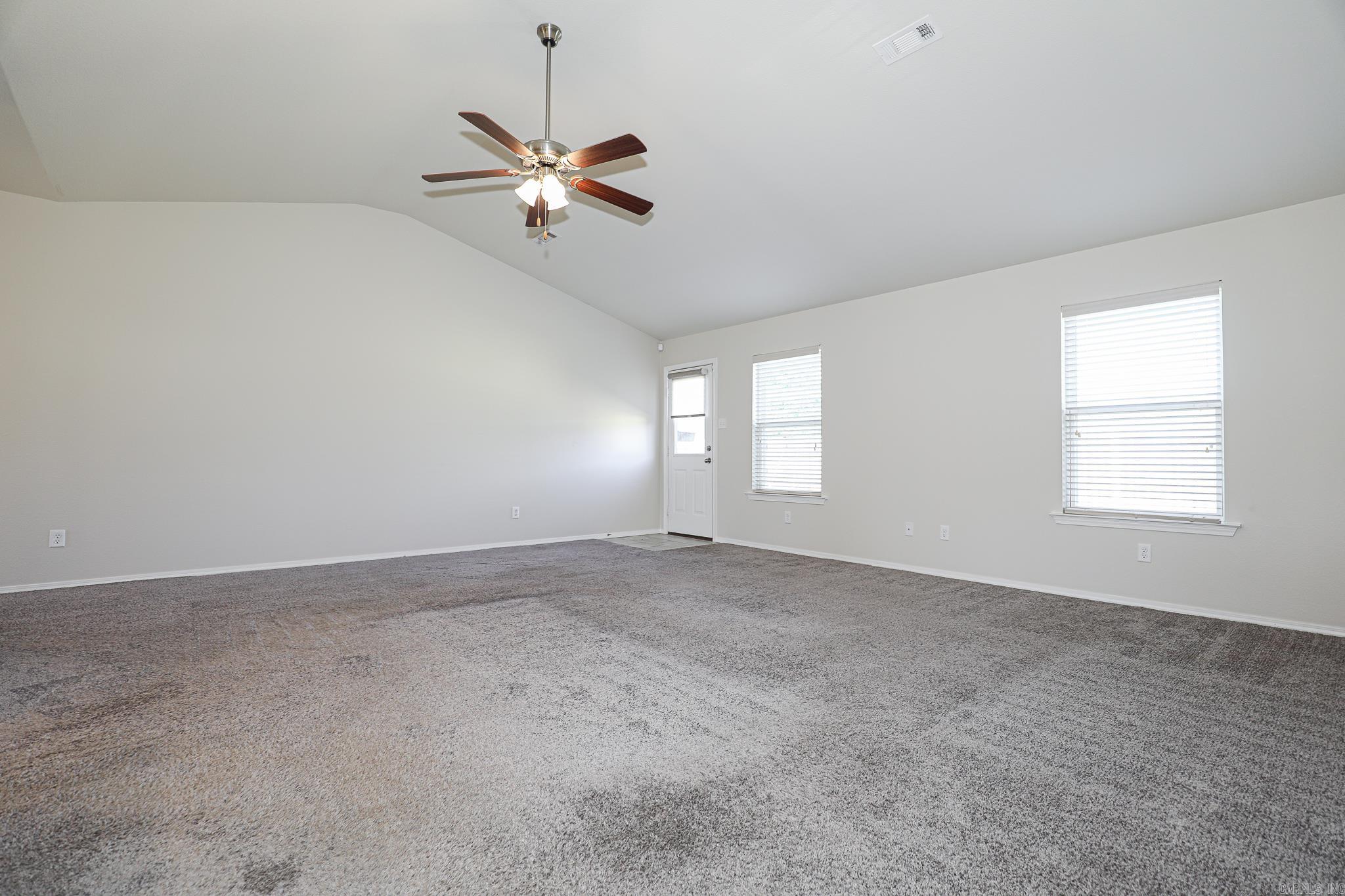 BENJAMIN GROVE - Residential