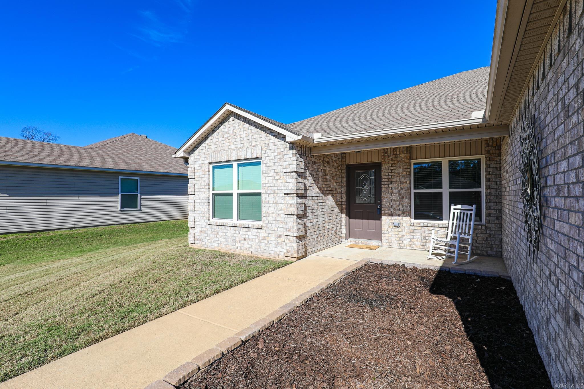 BENJAMIN GROVE - Residential