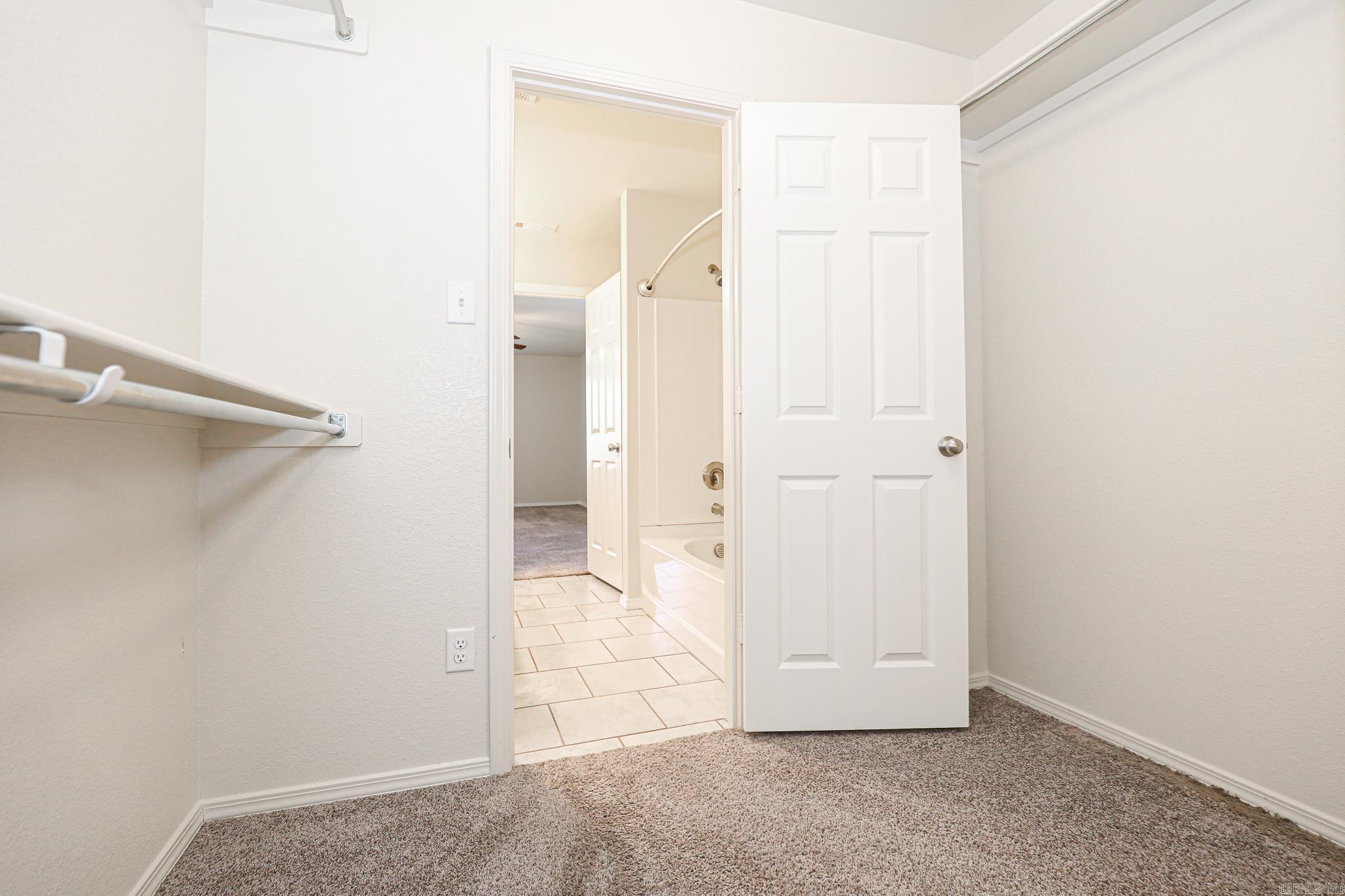 BENJAMIN GROVE - Residential