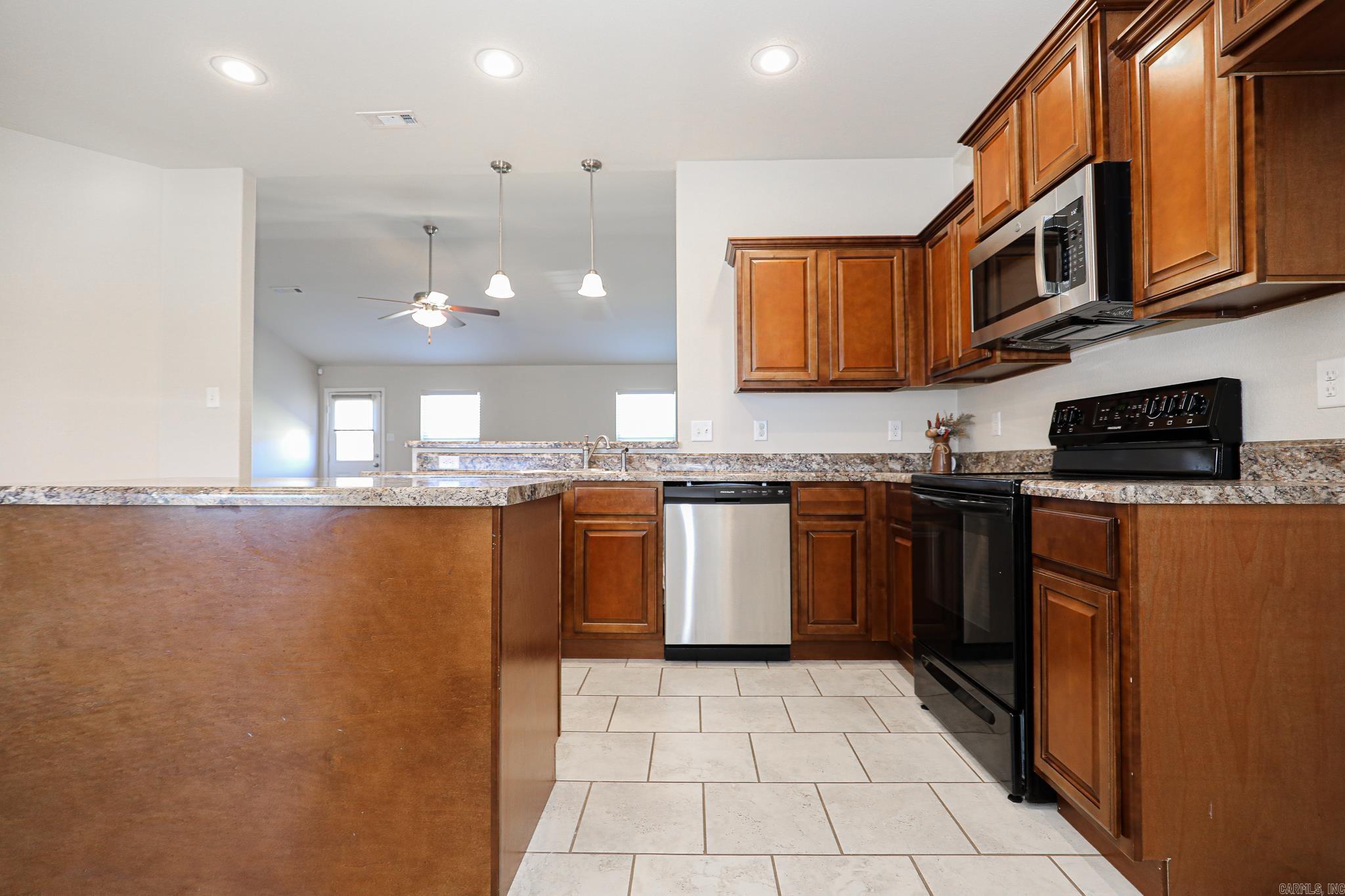 BENJAMIN GROVE - Residential