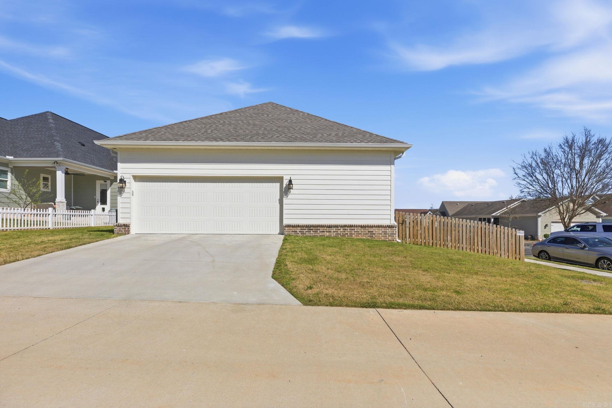 MIDTOWN BRYANT - Residential