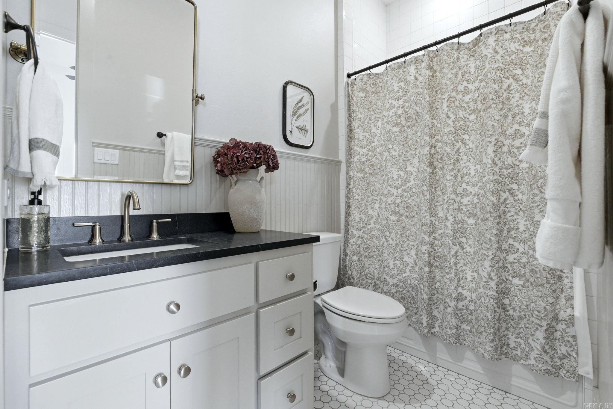 MIDTOWN BRYANT - Residential