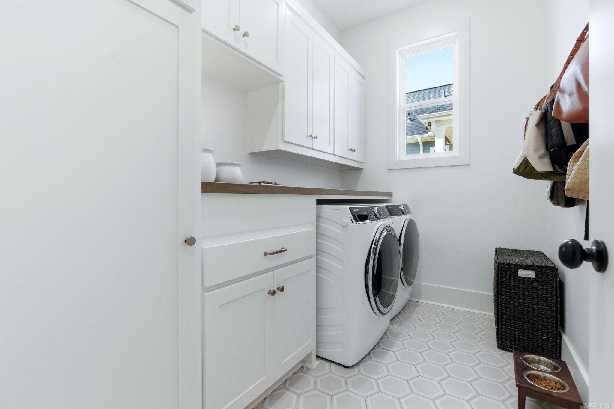 MIDTOWN BRYANT - Residential