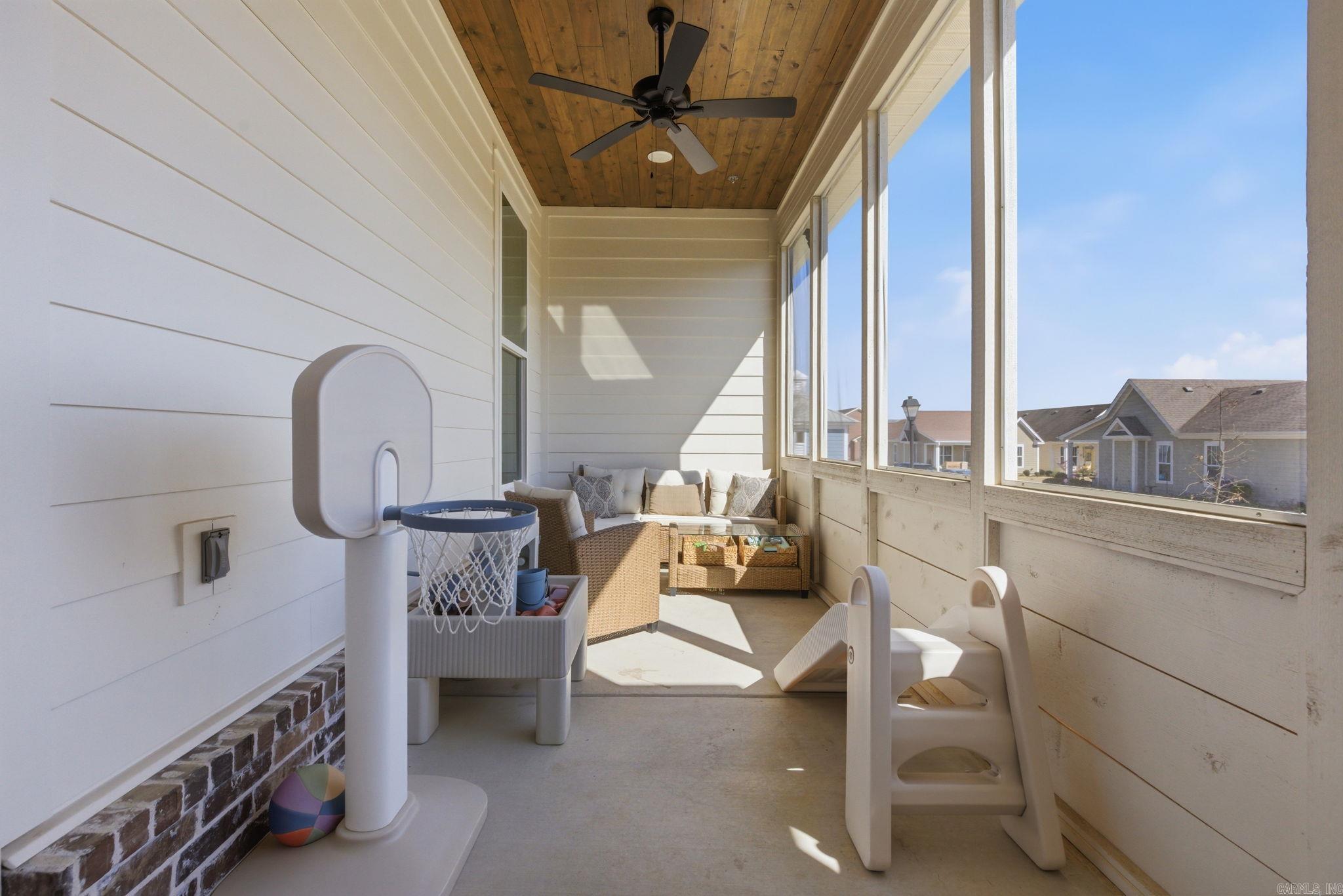 MIDTOWN BRYANT - Residential