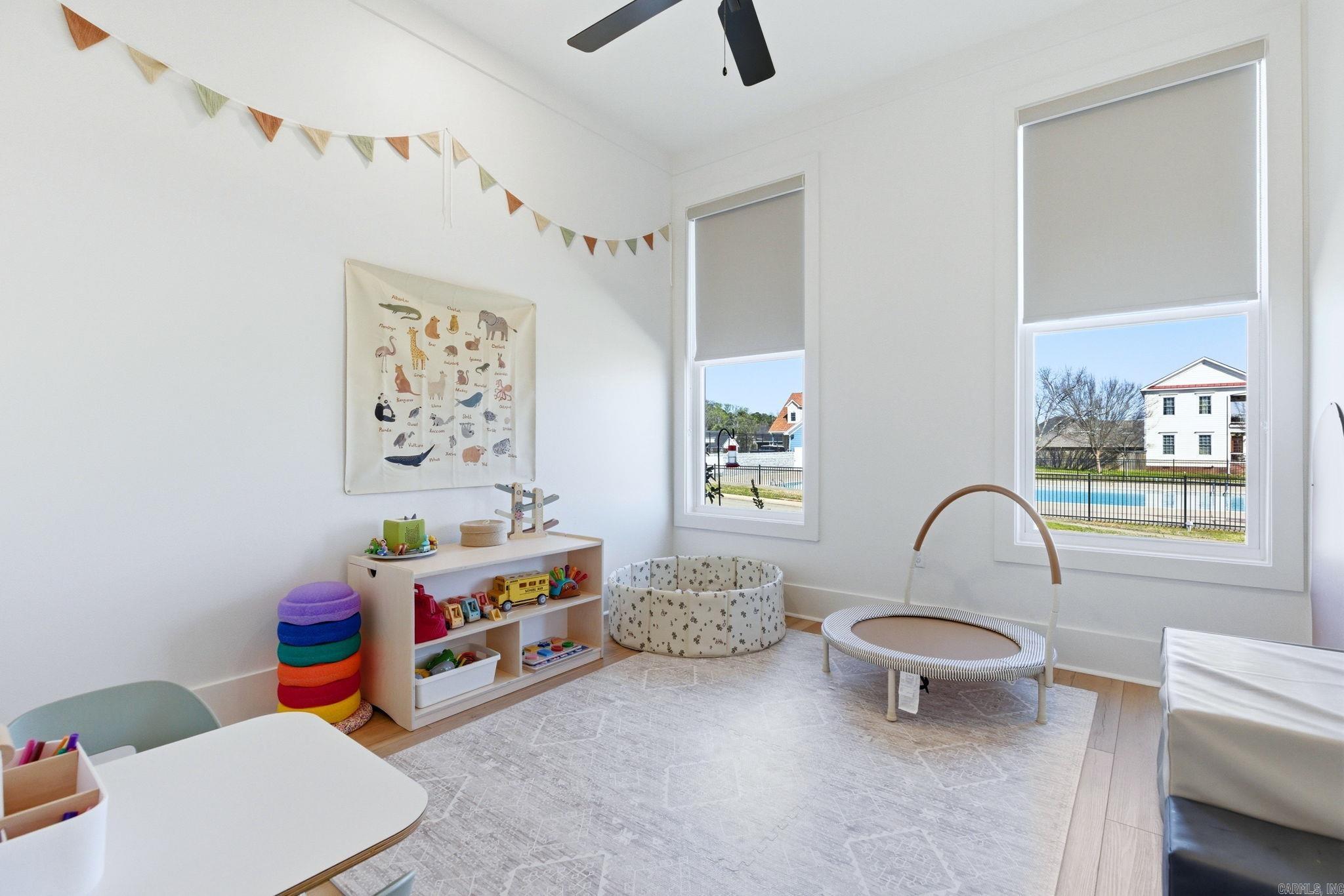 MIDTOWN BRYANT - Residential