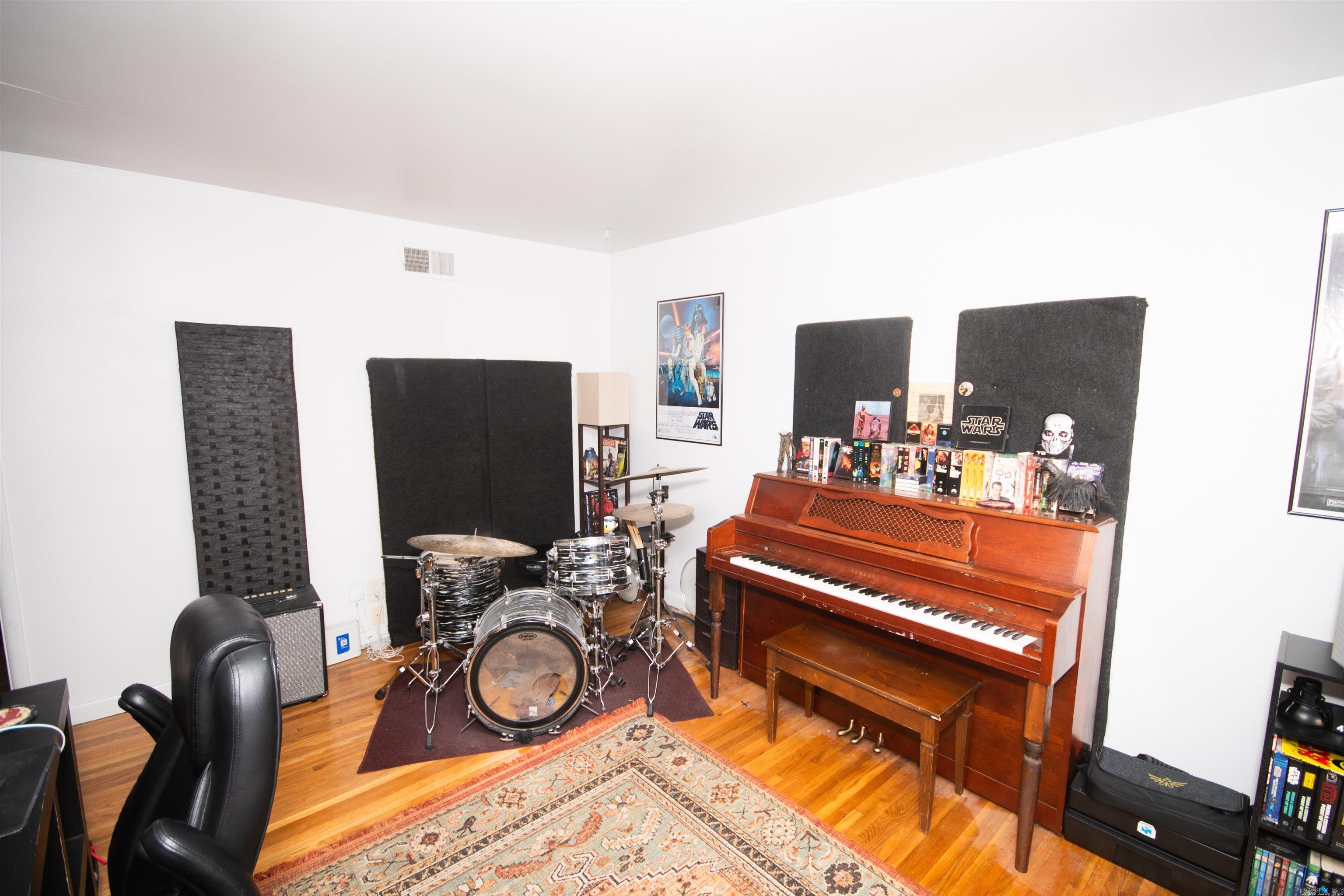 BROADVIEW - Residential