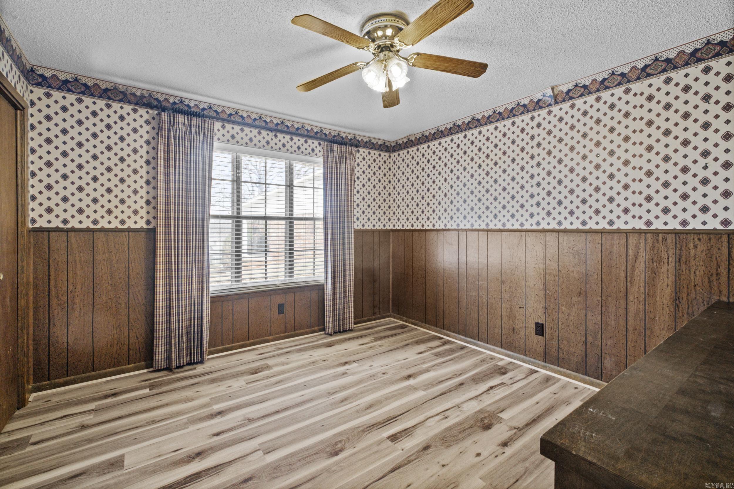 OAKWOOD MANOR - Residential