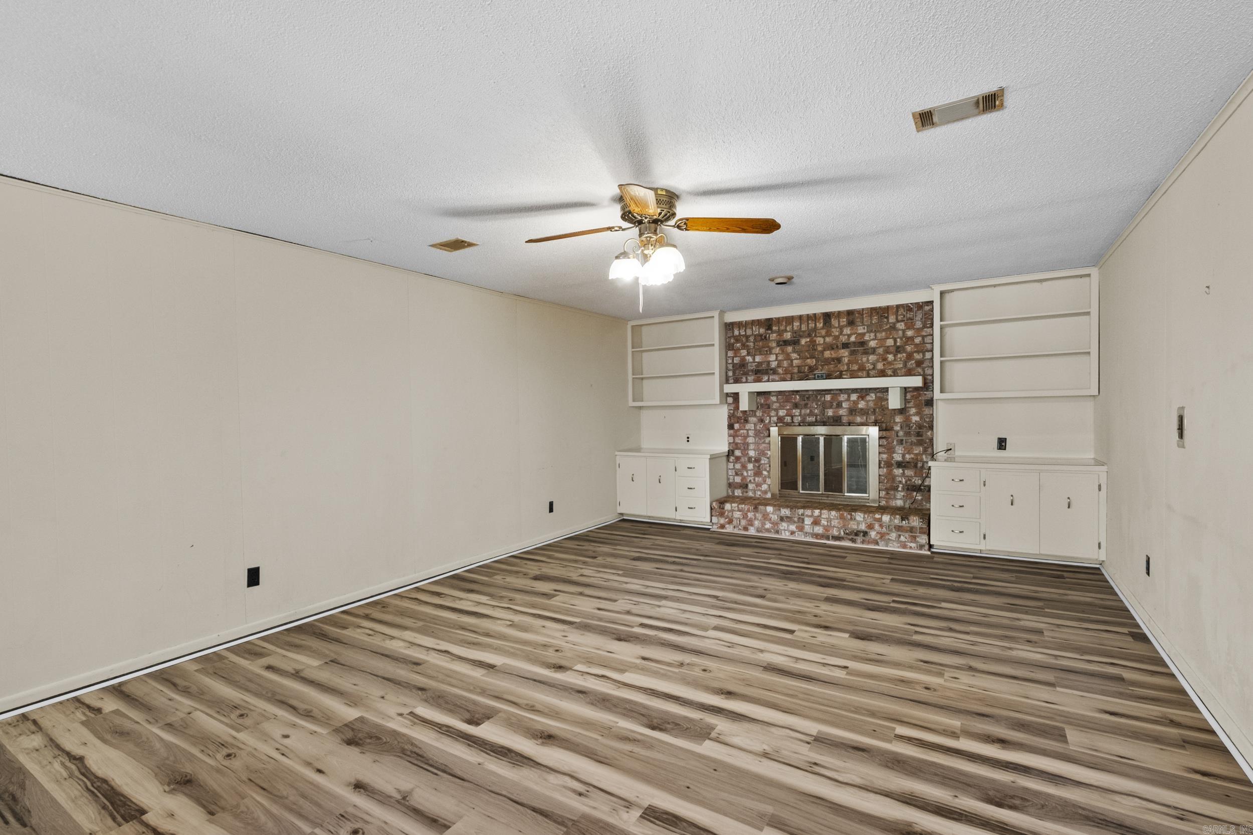 OAKWOOD MANOR - Residential