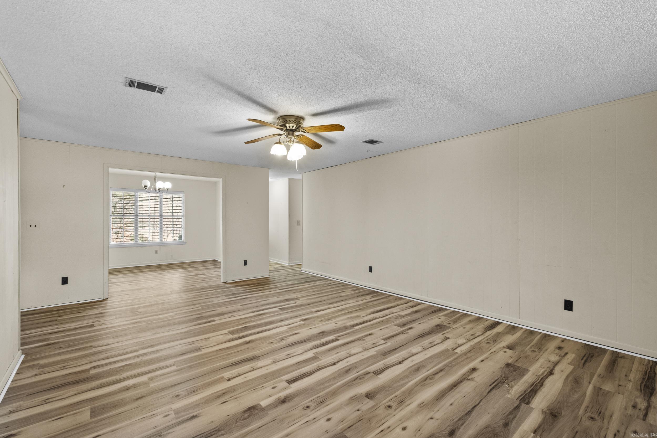 OAKWOOD MANOR - Residential