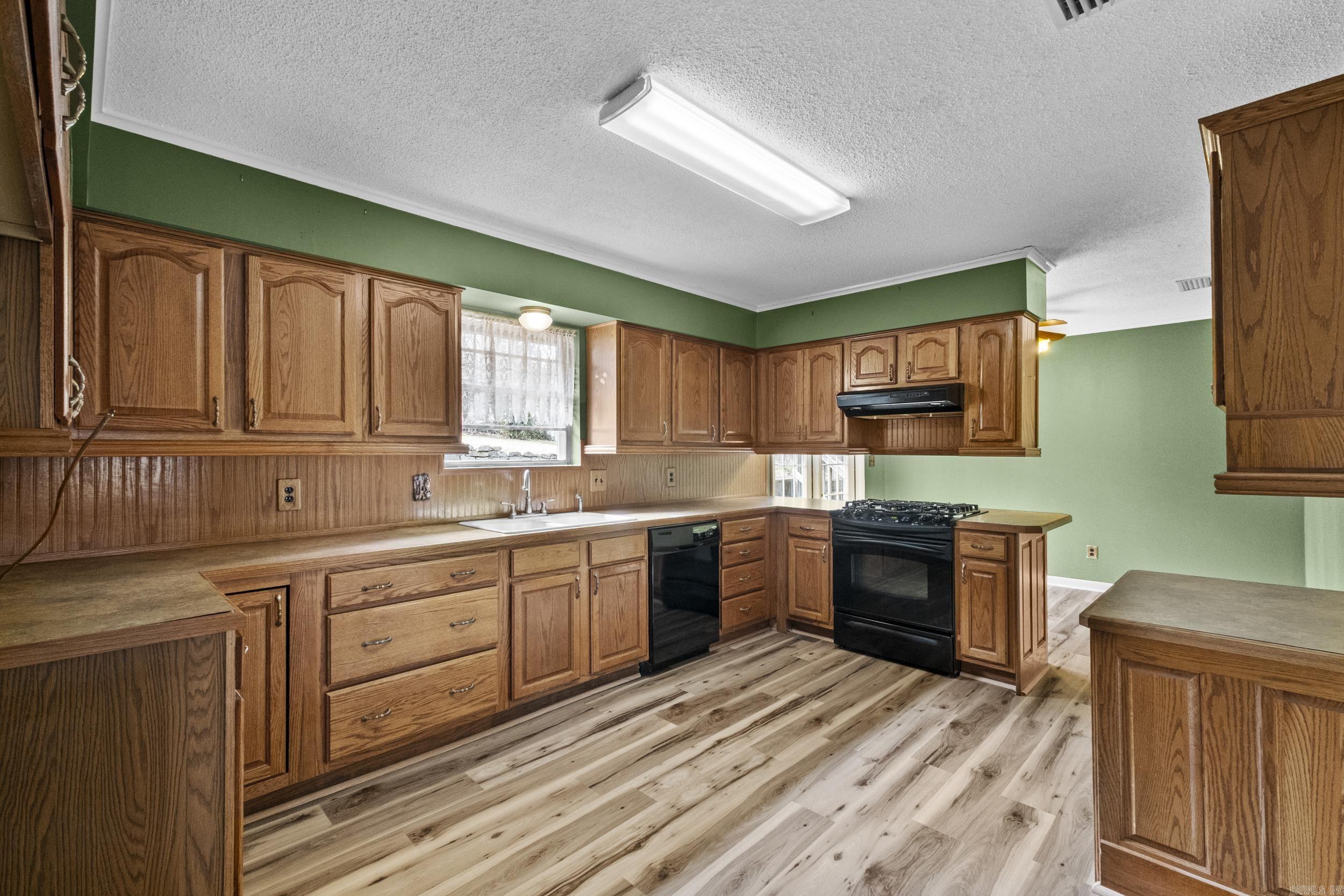 OAKWOOD MANOR - Residential