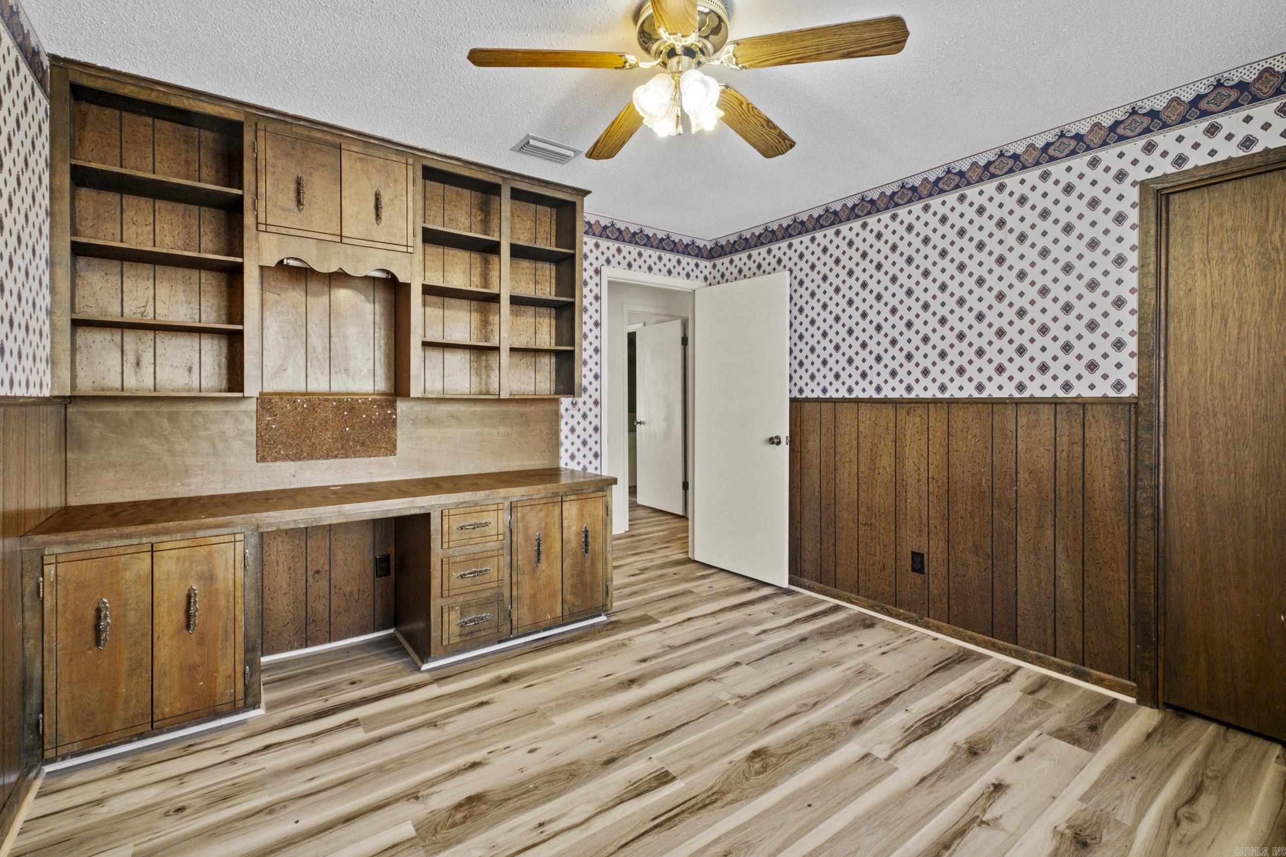 OAKWOOD MANOR - Residential