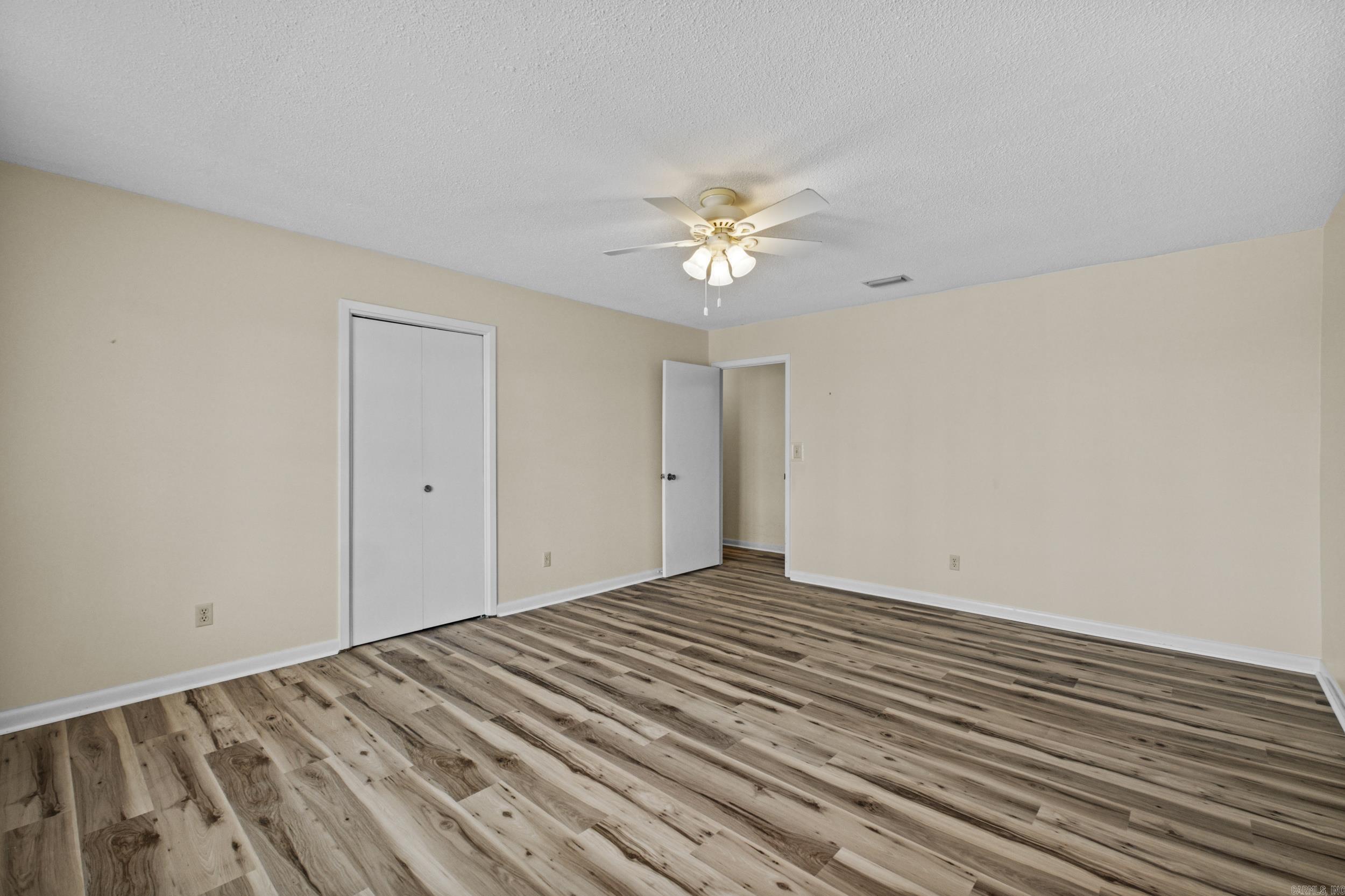 OAKWOOD MANOR - Residential