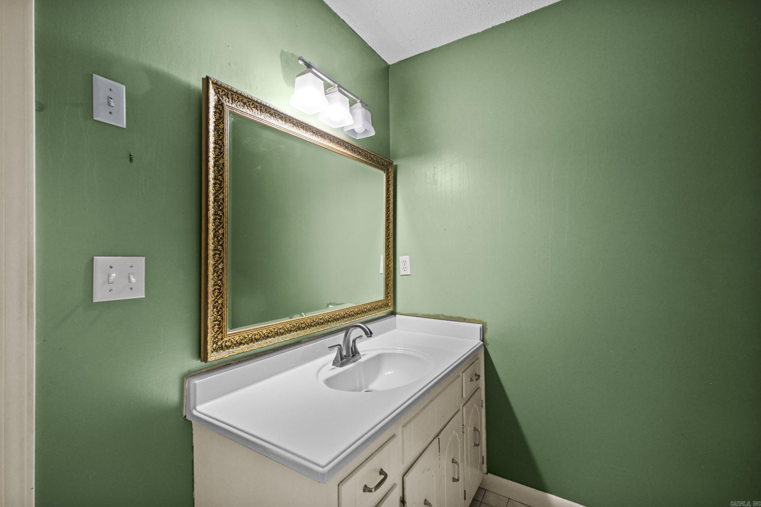 OAKWOOD MANOR - Residential