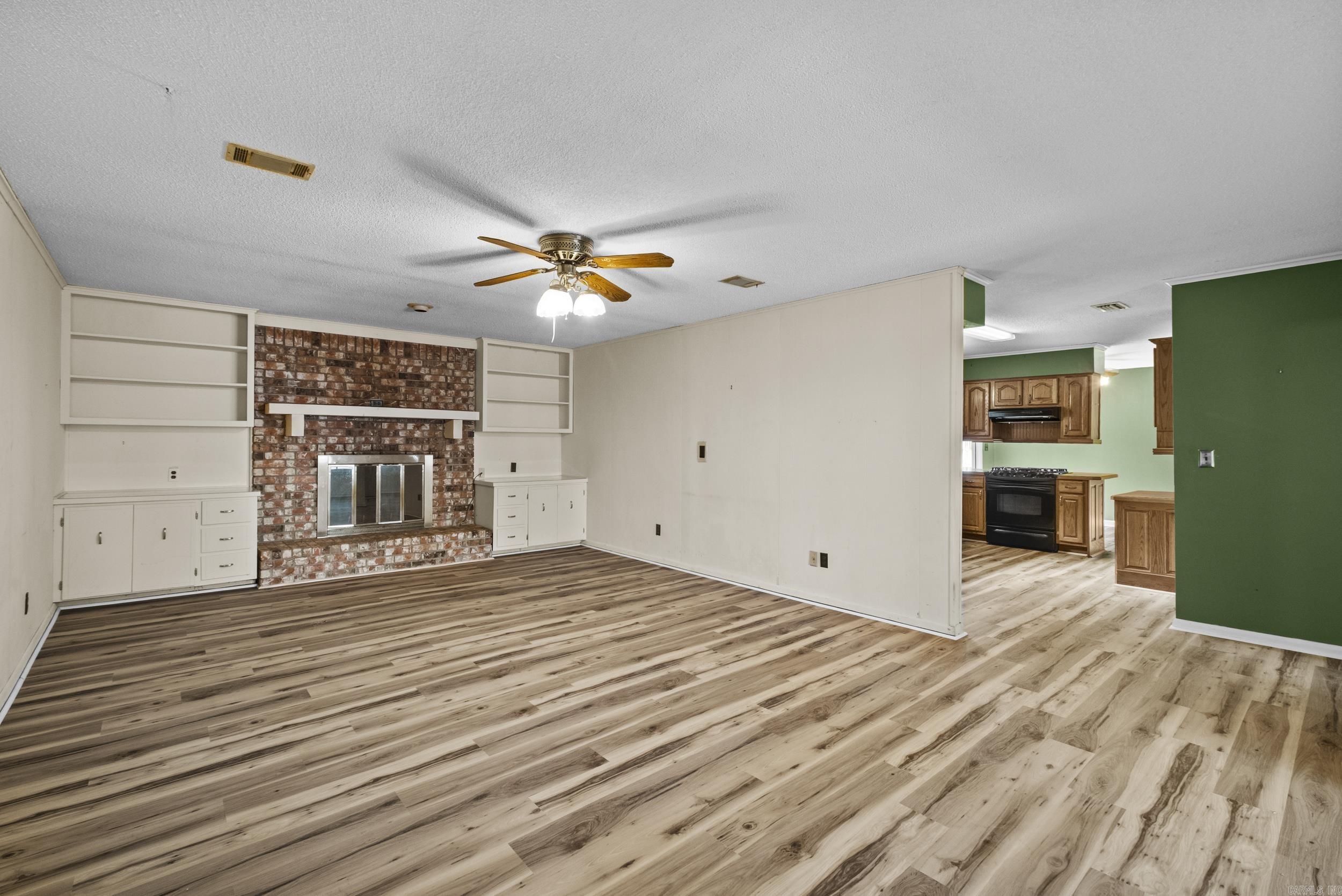 OAKWOOD MANOR - Residential