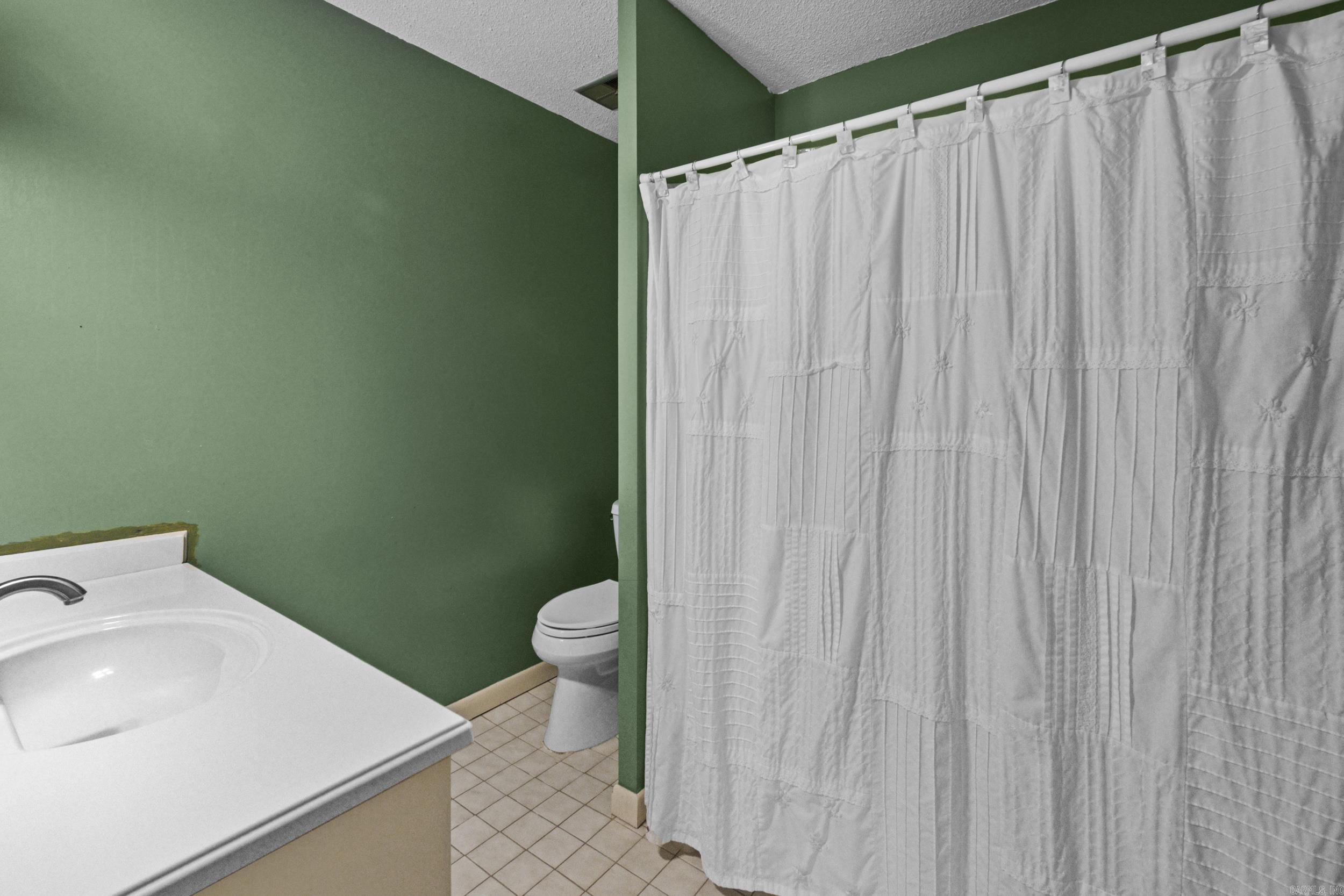 OAKWOOD MANOR - Residential