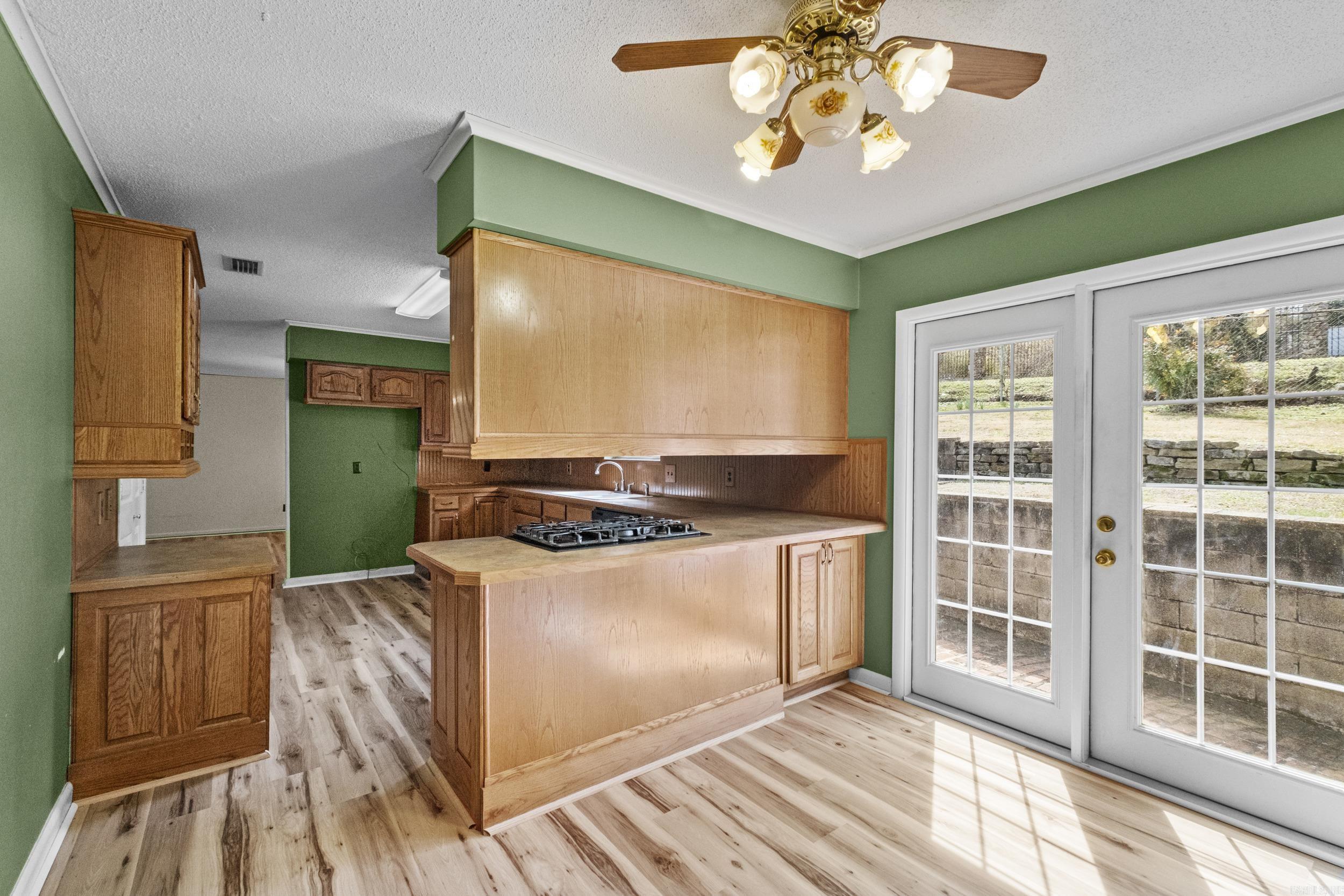 OAKWOOD MANOR - Residential