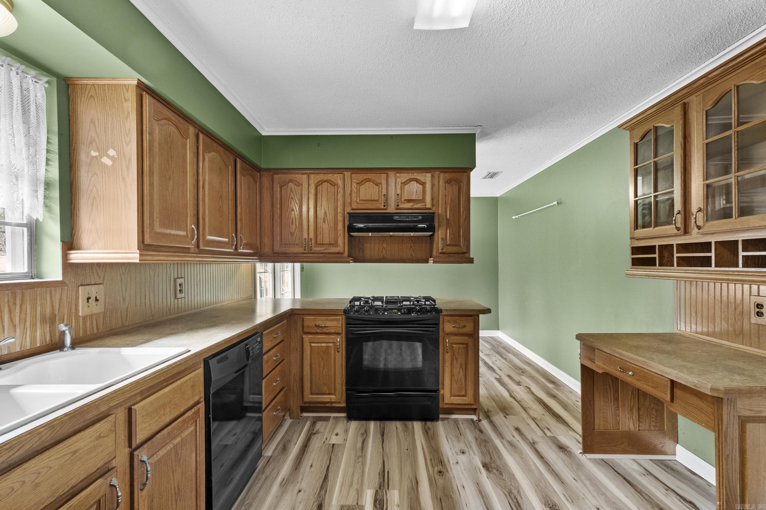 OAKWOOD MANOR - Residential