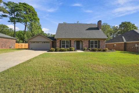 Photo of 8 Winona Dr DR, Maumelle, AR 72113 (MLS # 26042614)
