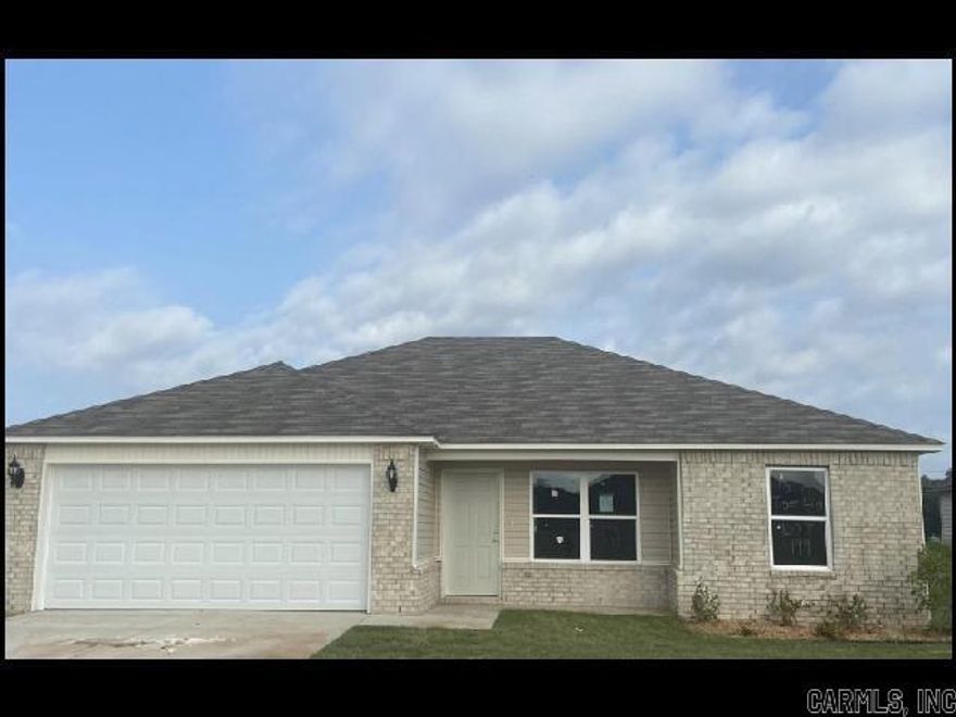 *NORTH LITTLE ROCK* GORGEOUS HOME IN FAULKNER CROSSING SUBDIVISION!! This Beautiful 3 Bedroom And 2 Bath Home Features Over 1150 Sqft! Includes Stove In Kitchen, And Washer/Dryer Hook-Ups! Carpet And Vinyl Flooring Throughout! 2 Car Garage For Parking! PET FRIENDLY!! AVAILABLE MID DECEMBER 2025!!! <a href='https://raineyrealty.com/virtualtour.php?r=iqCjaT'> Click here for a 360° Virtual Tour</a>