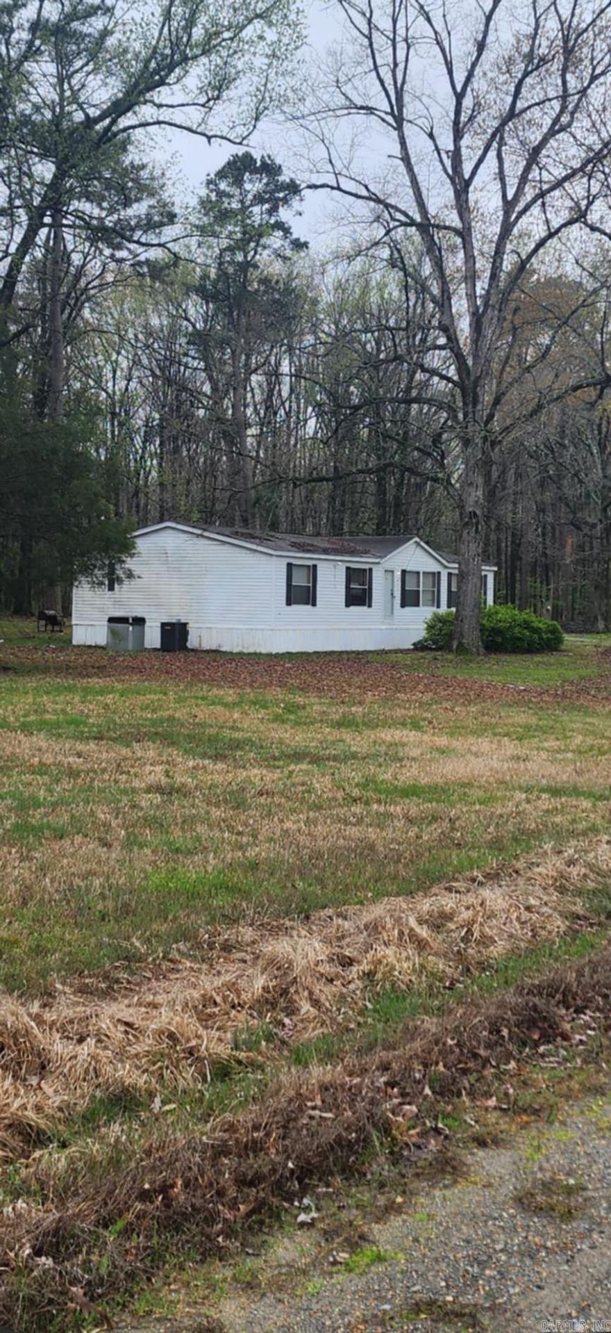GREAT INVESTMENT OPPORTUNITY! Quiet Neighborhood, Property Sits On 1.25 Acres. Home Has New Flooring In Bedrooms, New Outside Condenser, New Water Heater, Buit-Ins, Side Porch, Separate Den, Split Floor Plan, Fireplace, Walk In Closet, And Much More!