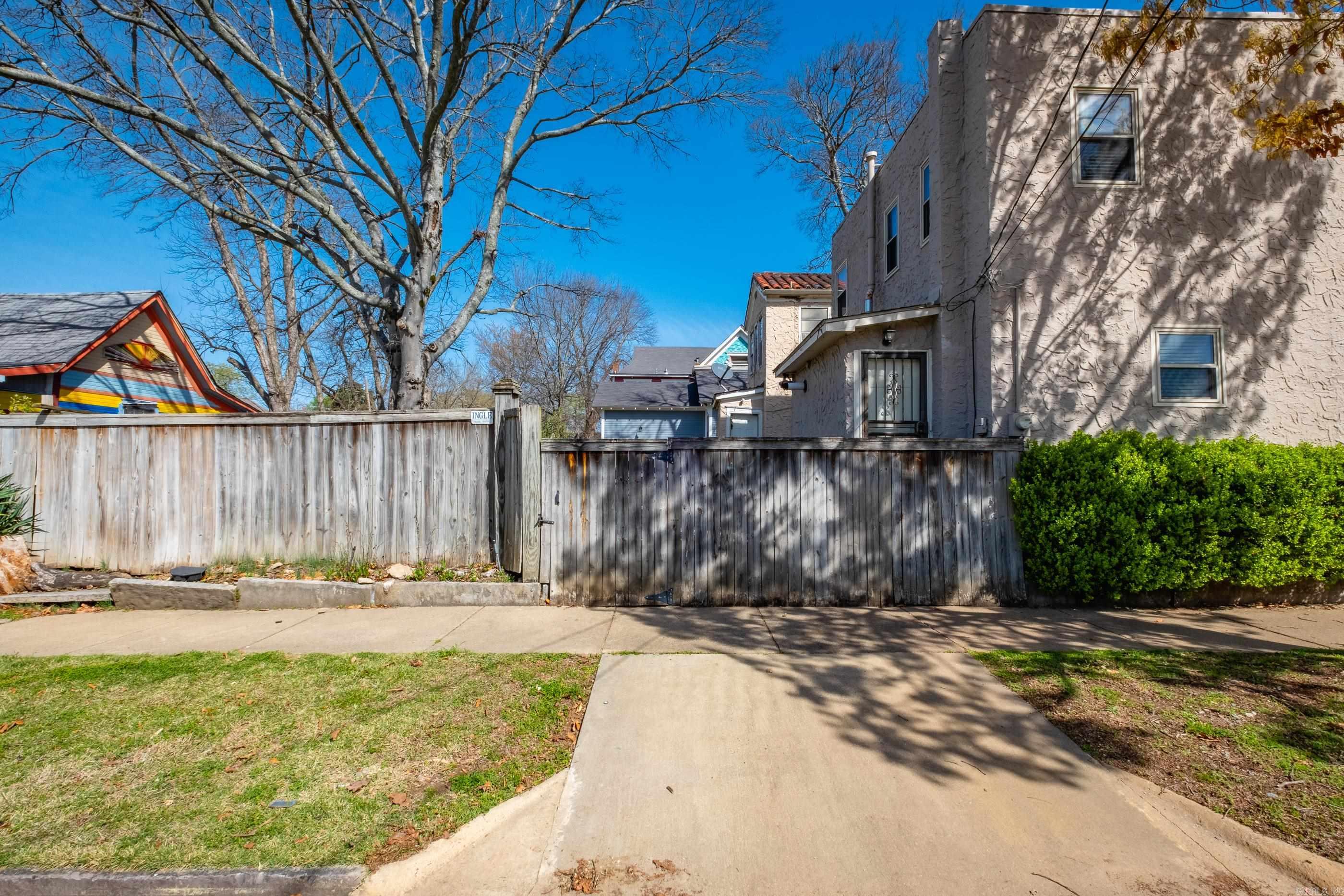 Weldon E Wrights - Residential