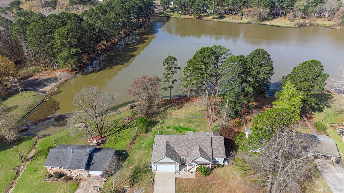 BEAUTIFUL LAKEVIEW - Residential