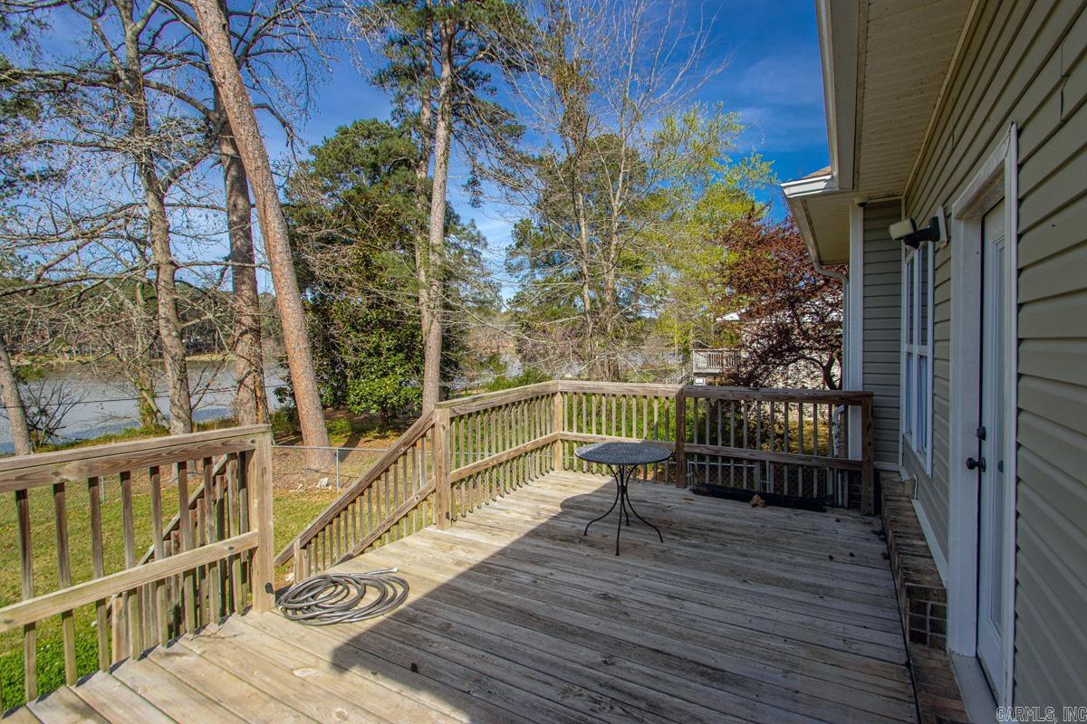 BEAUTIFUL LAKEVIEW - Residential