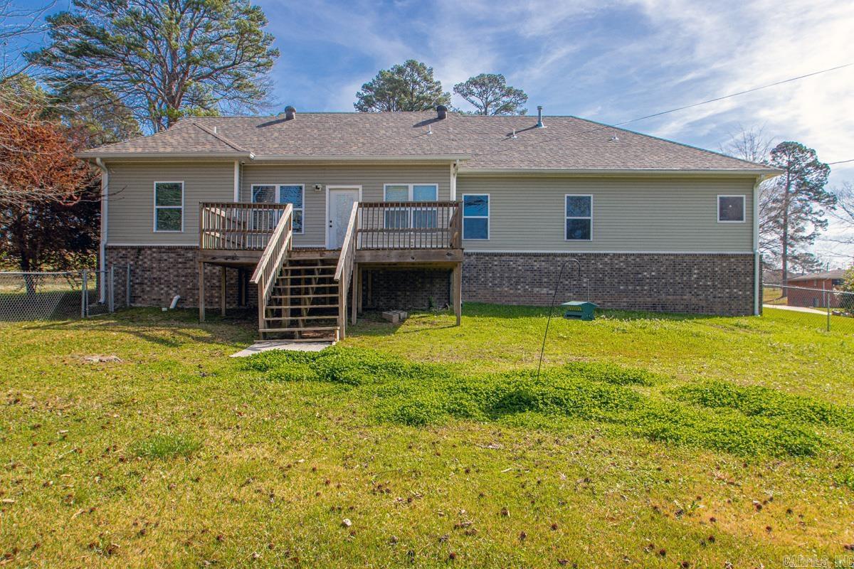 BEAUTIFUL LAKEVIEW - Residential