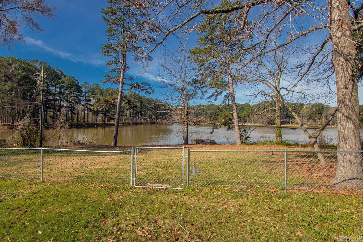 BEAUTIFUL LAKEVIEW - Residential