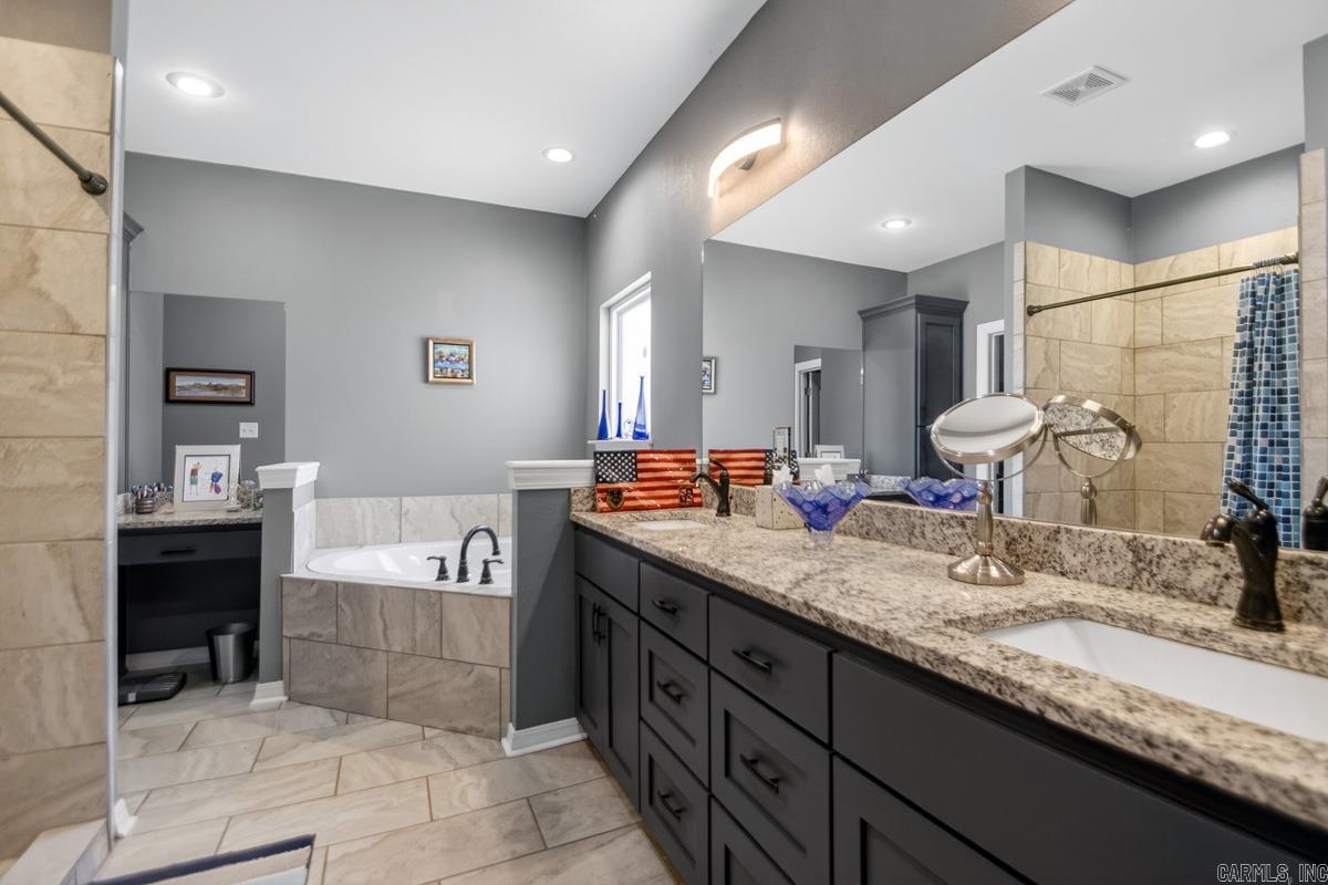 BEAUTIFUL LAKEVIEW - Residential