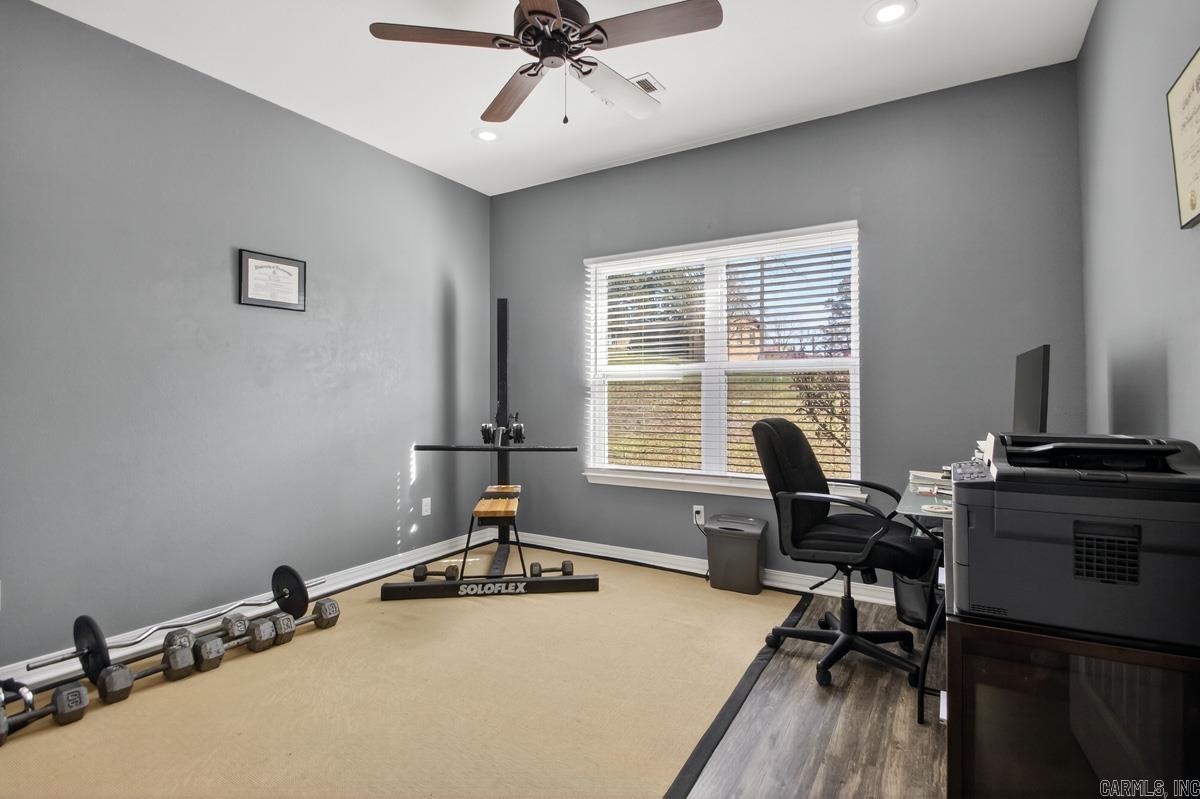 BEAUTIFUL LAKEVIEW - Residential