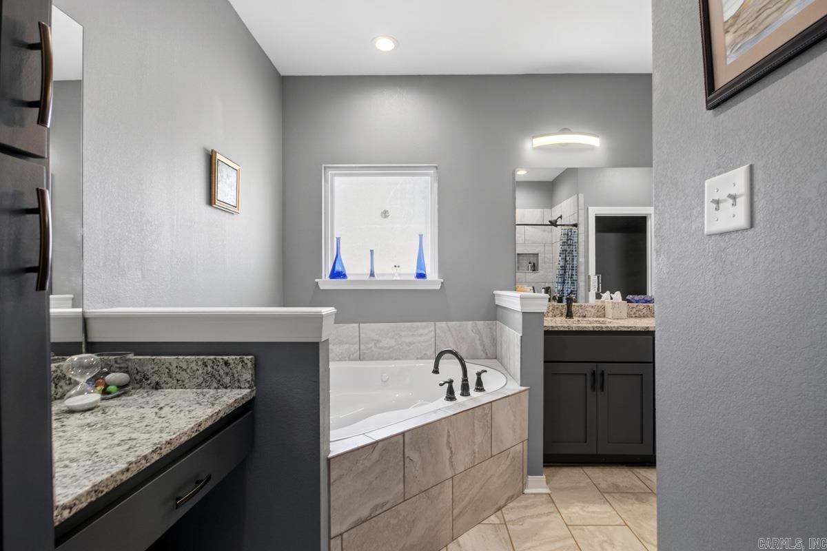 BEAUTIFUL LAKEVIEW - Residential