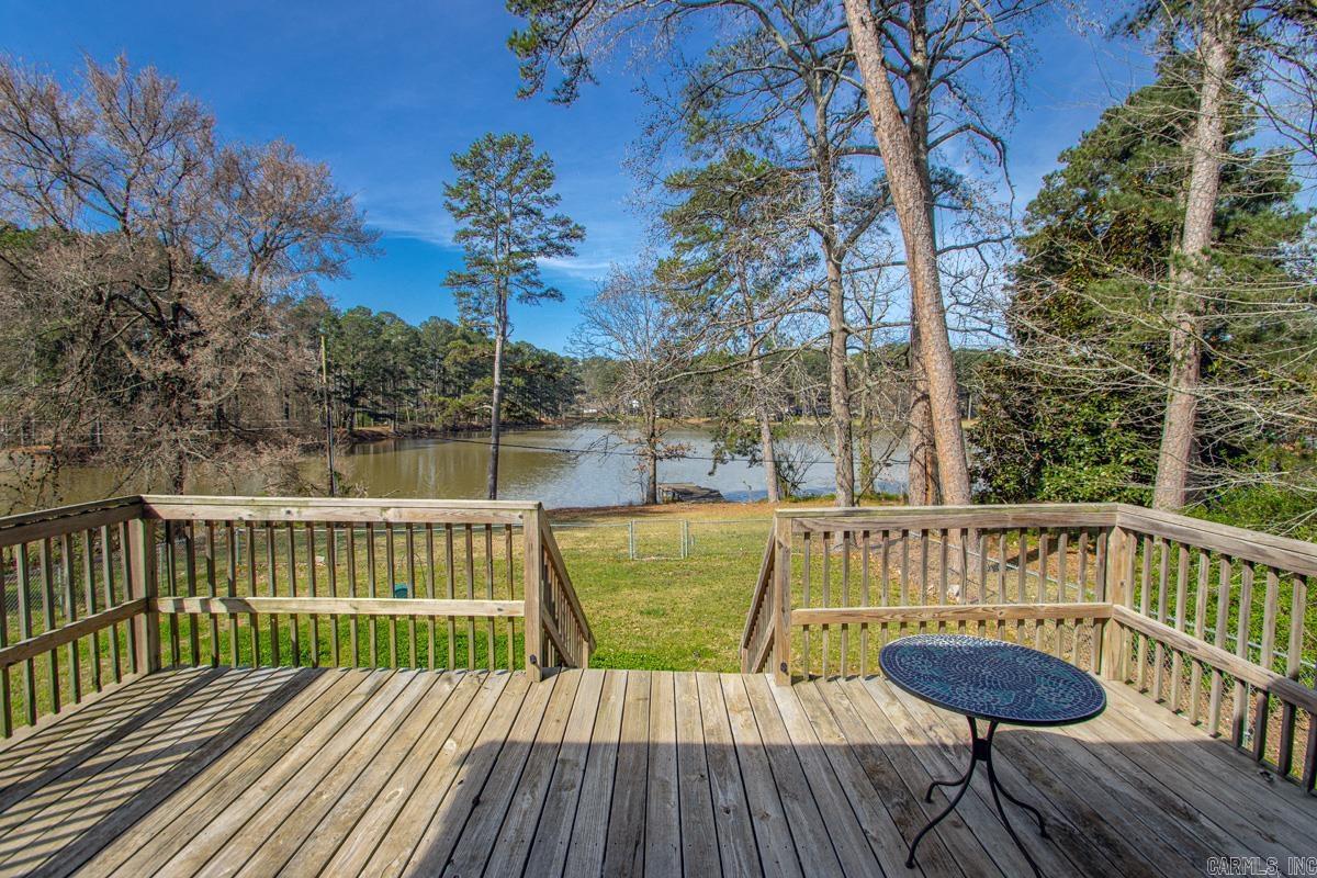 BEAUTIFUL LAKEVIEW - Residential