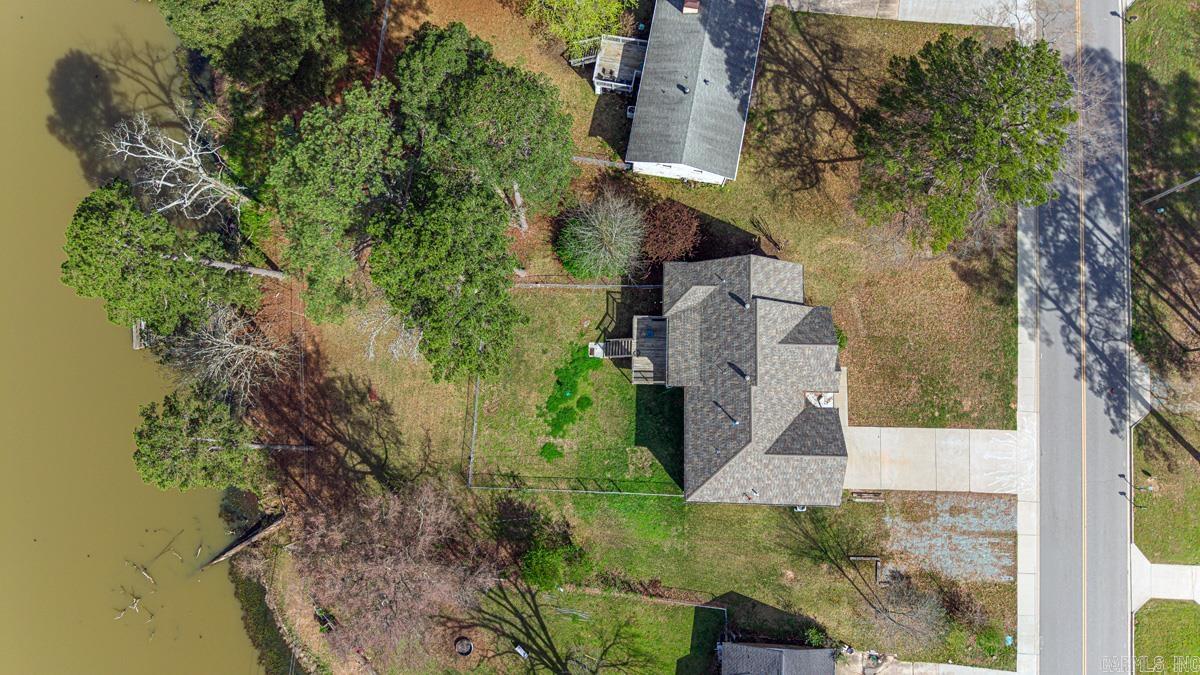 BEAUTIFUL LAKEVIEW - Residential