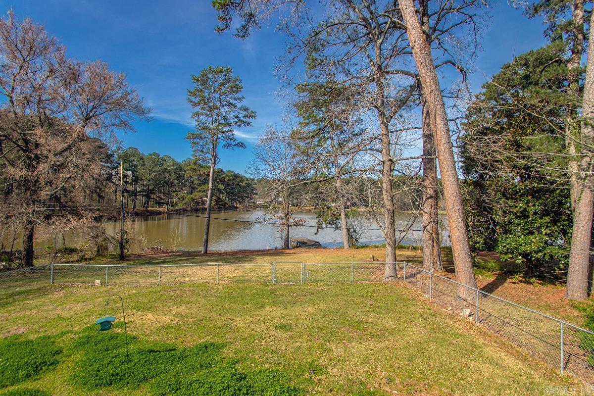 BEAUTIFUL LAKEVIEW - Residential