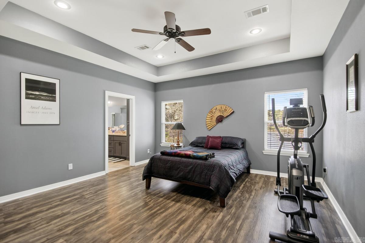 BEAUTIFUL LAKEVIEW - Residential