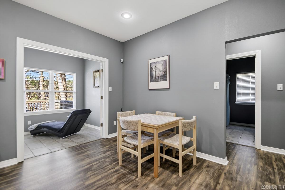 BEAUTIFUL LAKEVIEW - Residential