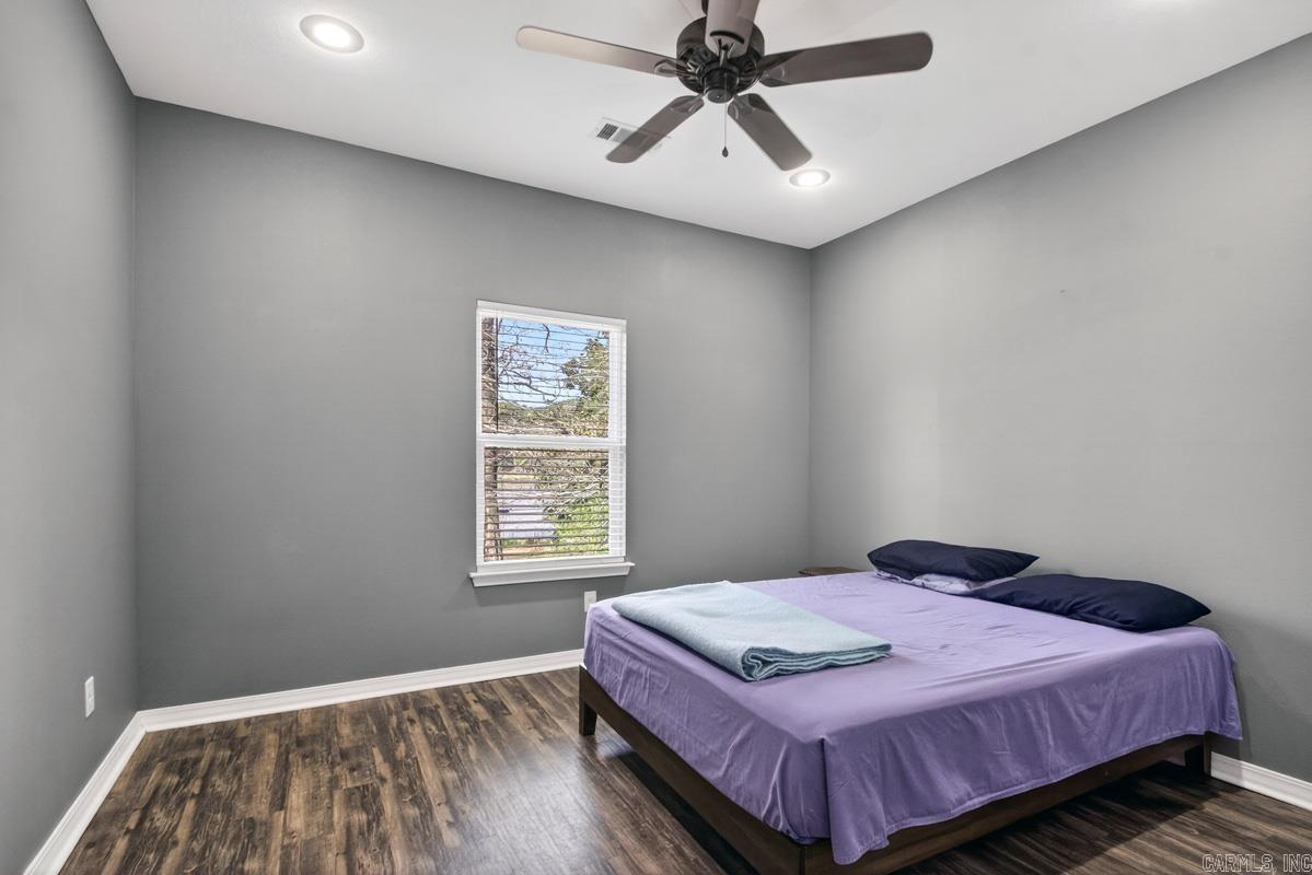 BEAUTIFUL LAKEVIEW - Residential