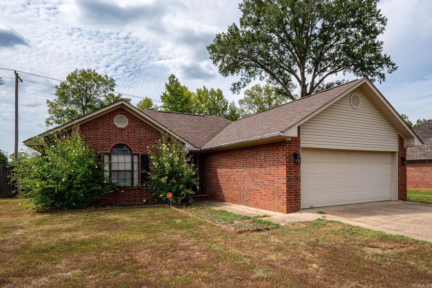 Cute home, on a corner lot in the heart of Greenbrier. Location is near Eastside Elementary school. 3 bedrooms, 2 baths. Living room has a pan ceiling with a corner gas log fireplace. Primary bedroom features a pan ceiling. Stainless steel appliance and the refrigerator conveys. Primary bath has a jetted tub, double sinks, walk in shower and two closets. Outside you will find a fenced rear yard, double gates and a concrete pad for an RV or boat.