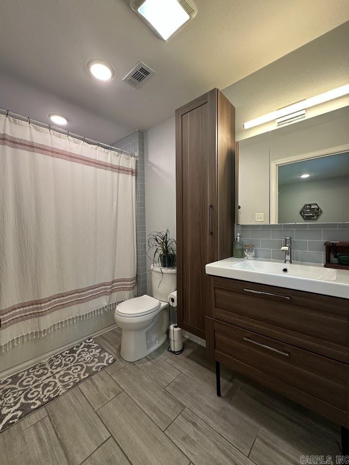 WHISPERING HILLS - Residential