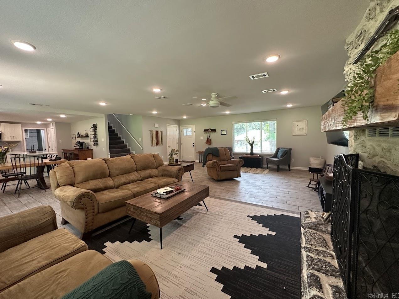 WHISPERING HILLS - Residential