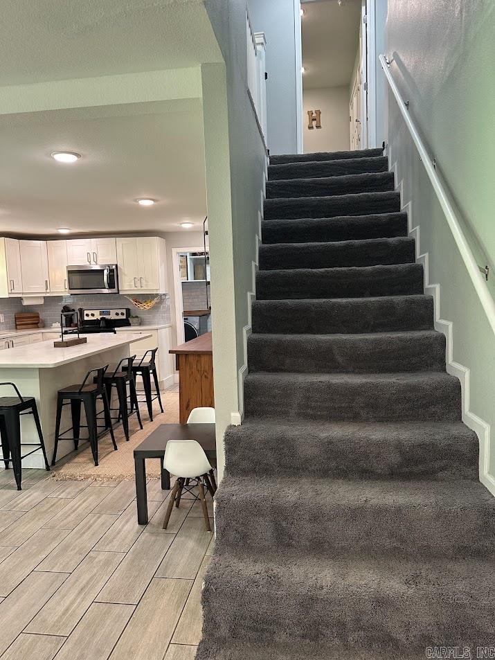 WHISPERING HILLS - Residential