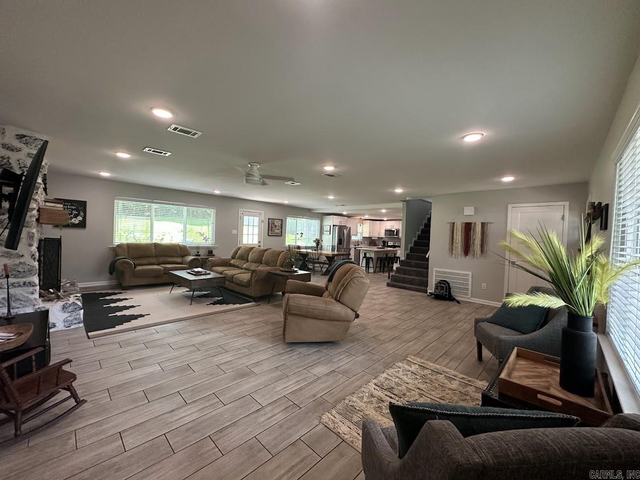 WHISPERING HILLS - Residential