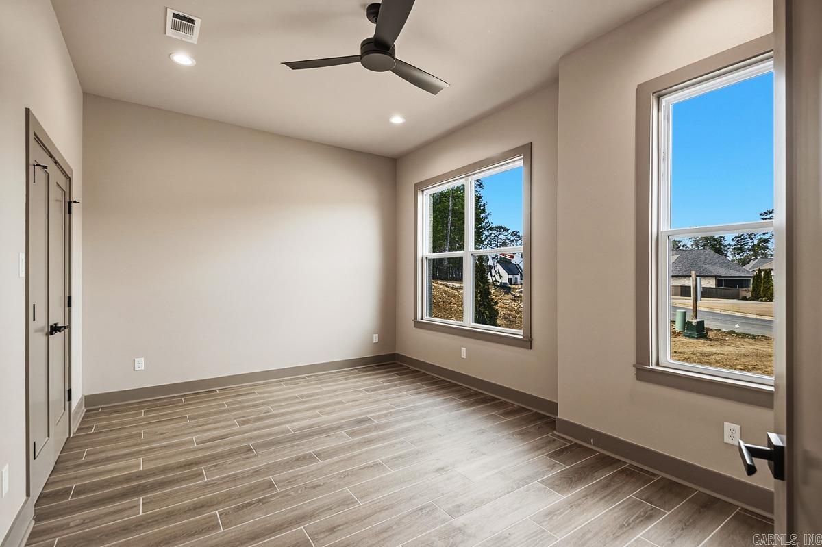 ARLINGTON PARK - Residential