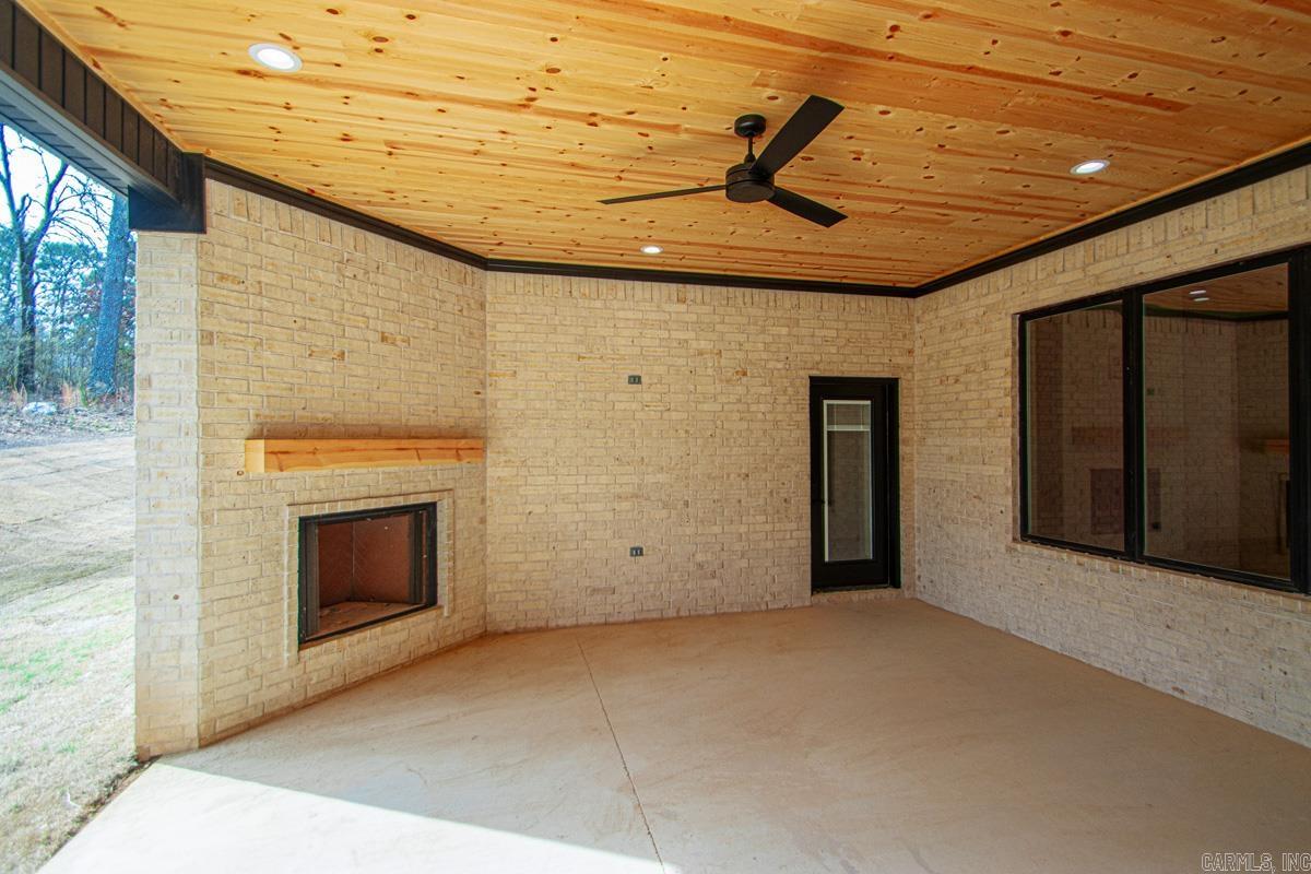 ARLINGTON PARK - Residential