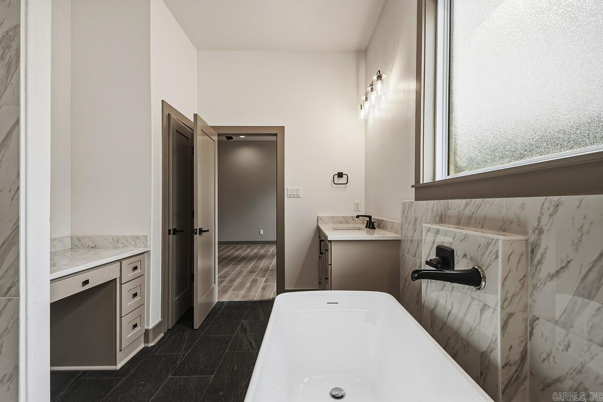 ARLINGTON PARK - Residential