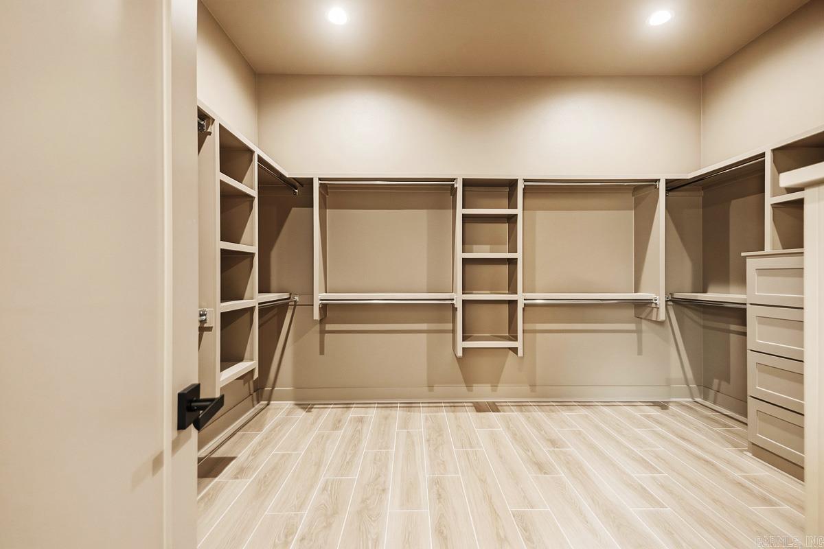 ARLINGTON PARK - Residential